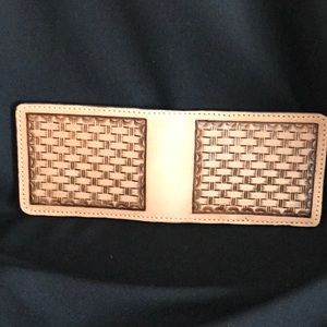 Men’s credit card case.